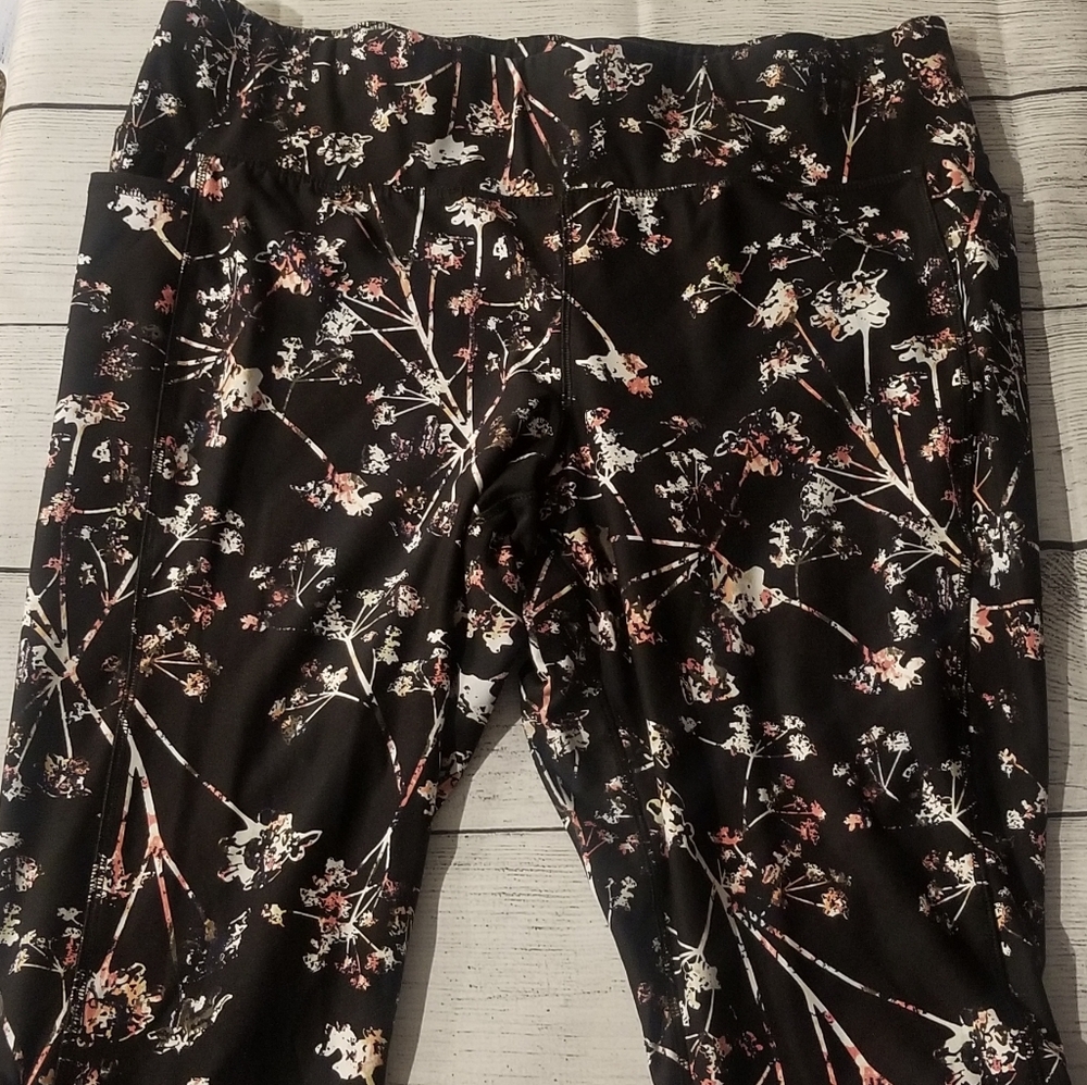 Lane Bryant Livi activewear leggings. Lightly worn. Size 22/24.